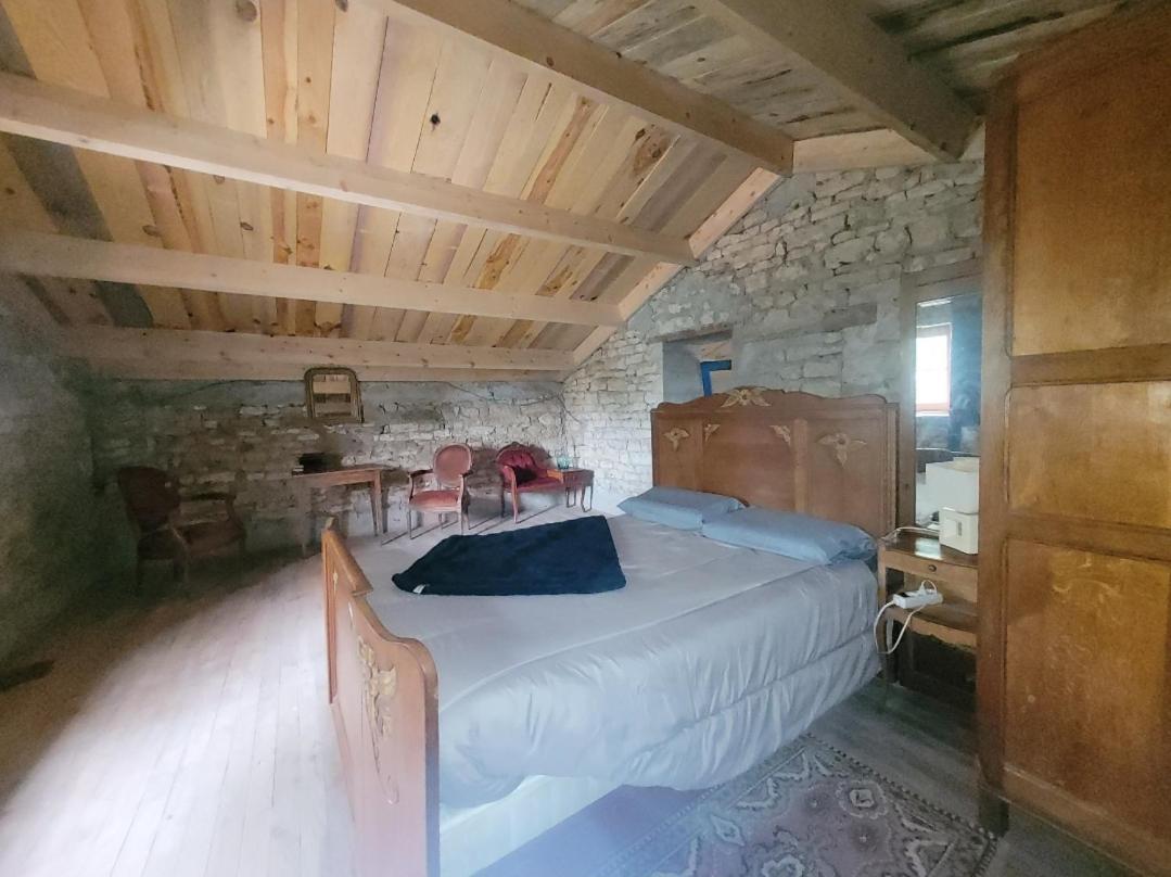 Nuit Insolite, Chambre Au Dessus D'Une Etable La Chapelle-Themer Zewnętrze zdjęcie