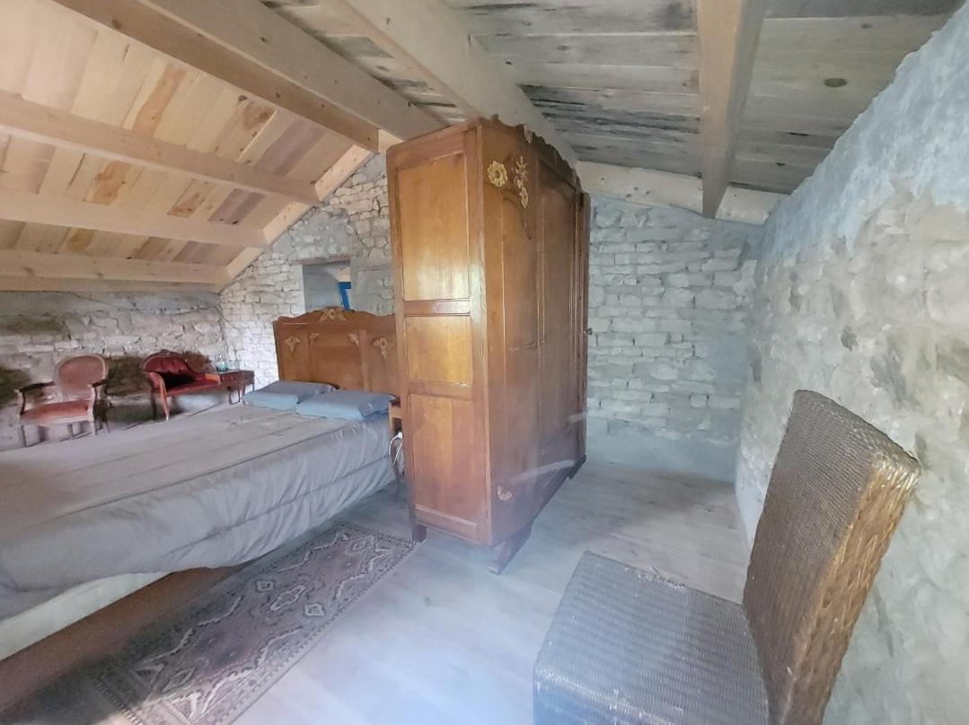 Nuit Insolite, Chambre Au Dessus D'Une Etable La Chapelle-Themer Zewnętrze zdjęcie