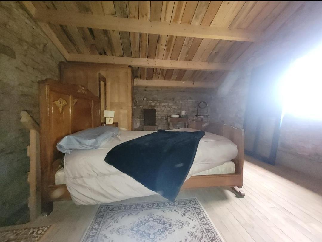 Nuit Insolite, Chambre Au Dessus D'Une Etable La Chapelle-Themer Zewnętrze zdjęcie