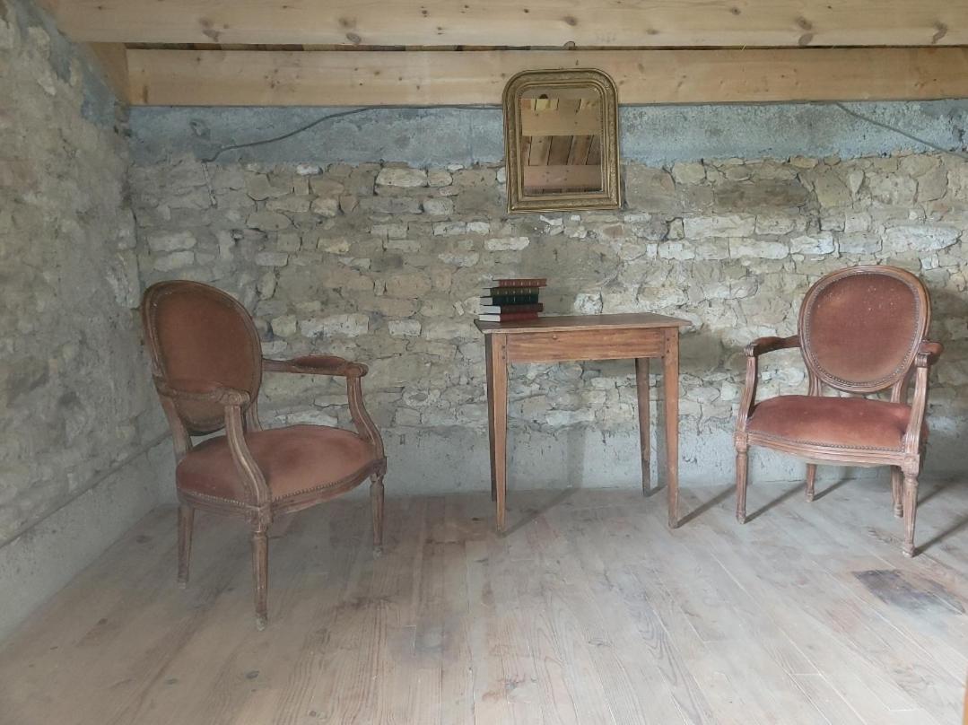 Nuit Insolite, Chambre Au Dessus D'Une Etable La Chapelle-Themer Zewnętrze zdjęcie