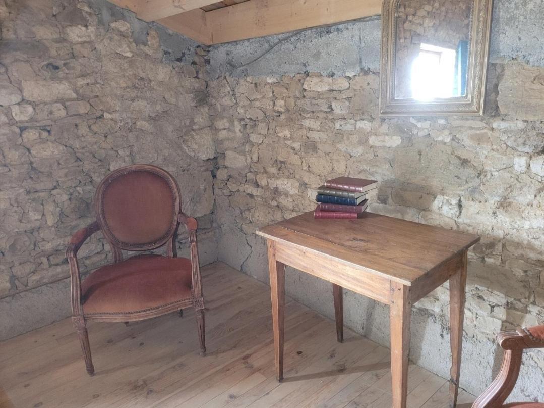 Nuit Insolite, Chambre Au Dessus D'Une Etable La Chapelle-Themer Zewnętrze zdjęcie
