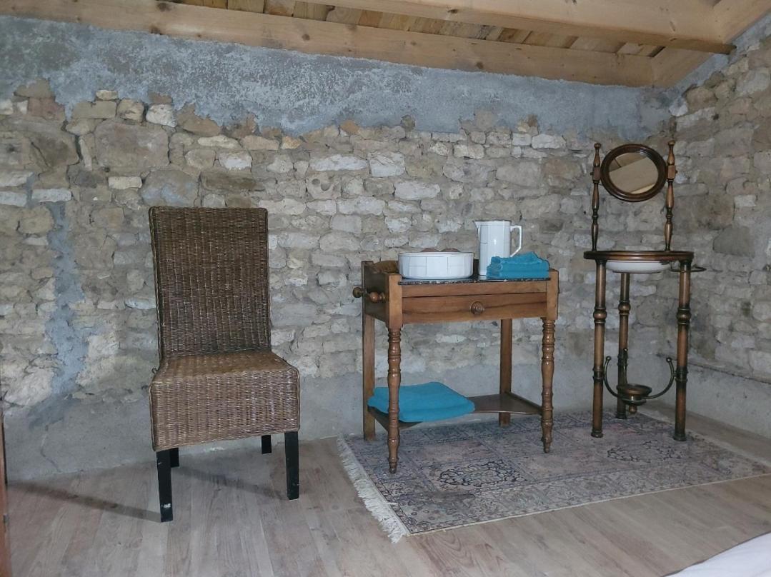Nuit Insolite, Chambre Au Dessus D'Une Etable La Chapelle-Themer Zewnętrze zdjęcie